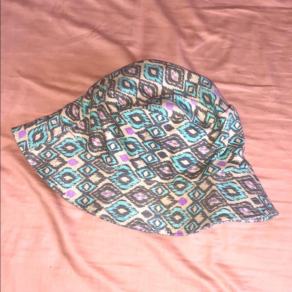 Women’s bucket hat